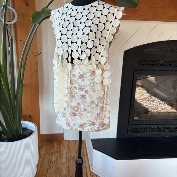 Cream Textured Circular Pattern Top - Picture 8 of 9